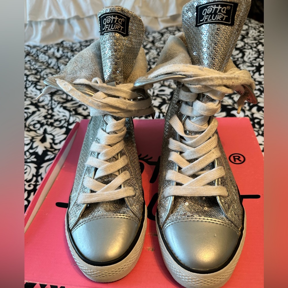 Women’s Gotta Flurt high top sequin sneaker